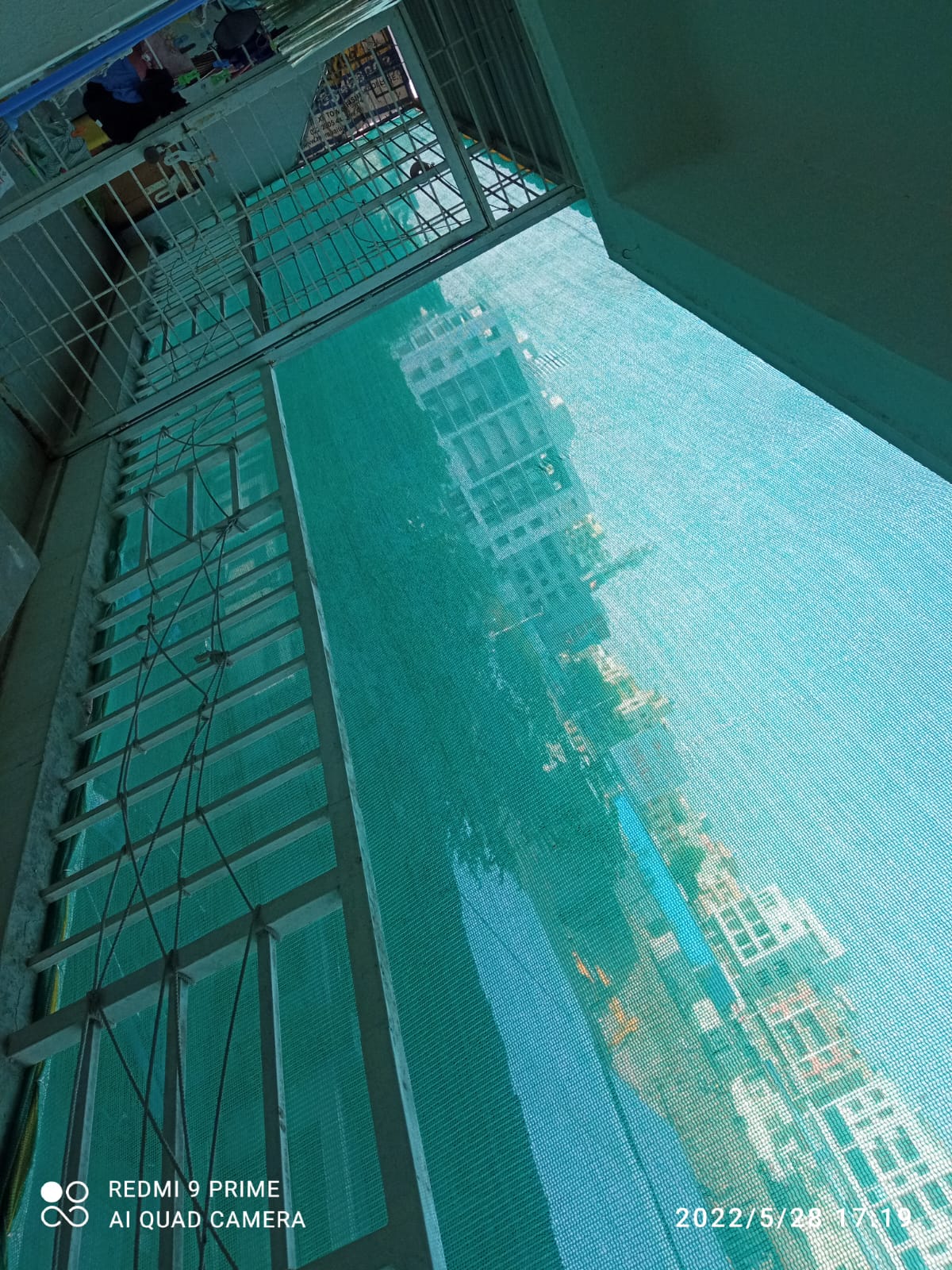 Balcony safety net
